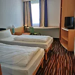 Отель Plaza Berlin Sued