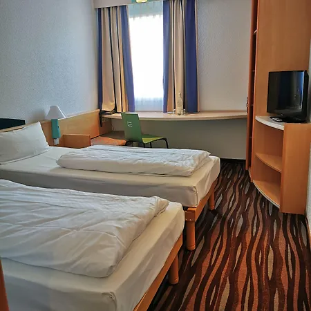 Отель Plaza Berlin Sued